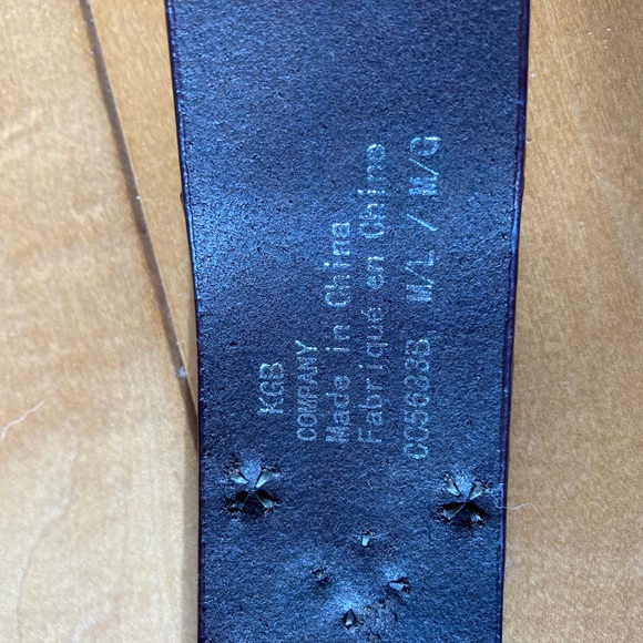 Fabric/leather/metal studded belt with round disc buckle. - Picture 4 of 4